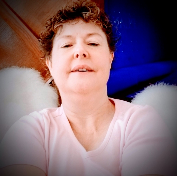 Meet your Posher, Lisa - Picture 2 of 2